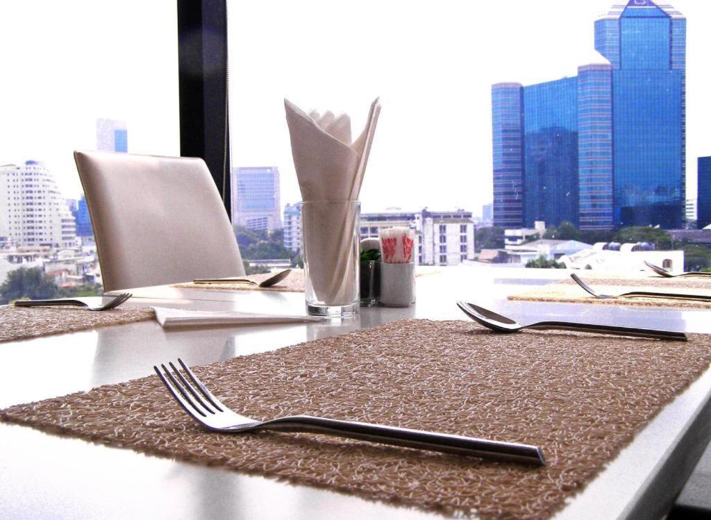 Iyarin@Tuk Chang Ratchayothin Hotel Bangkok Exterior photo