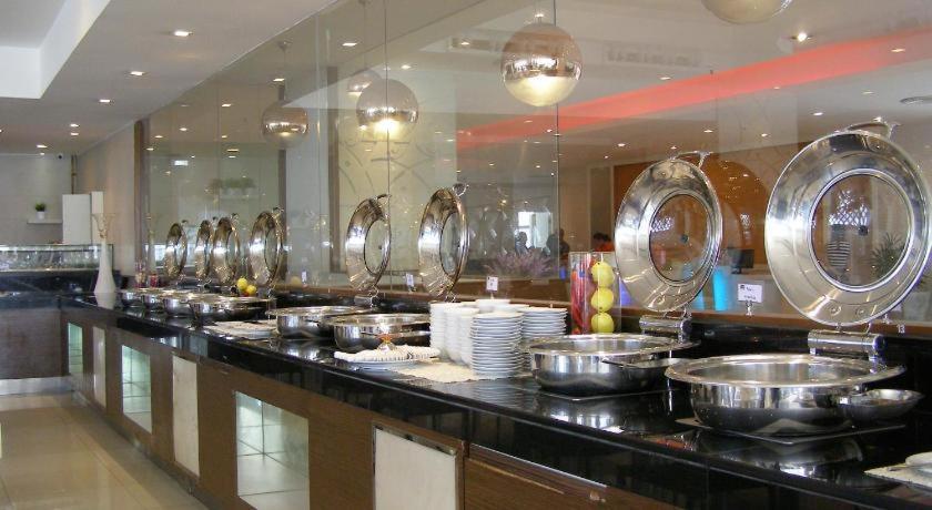 Iyarin@Tuk Chang Ratchayothin Hotel Bangkok Exterior photo