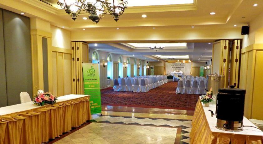 Iyarin@Tuk Chang Ratchayothin Hotel Bangkok Exterior photo