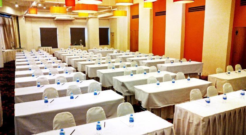 Iyarin@Tuk Chang Ratchayothin Hotel Bangkok Exterior photo