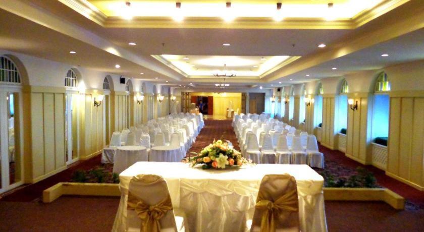 Iyarin@Tuk Chang Ratchayothin Hotel Bangkok Exterior photo