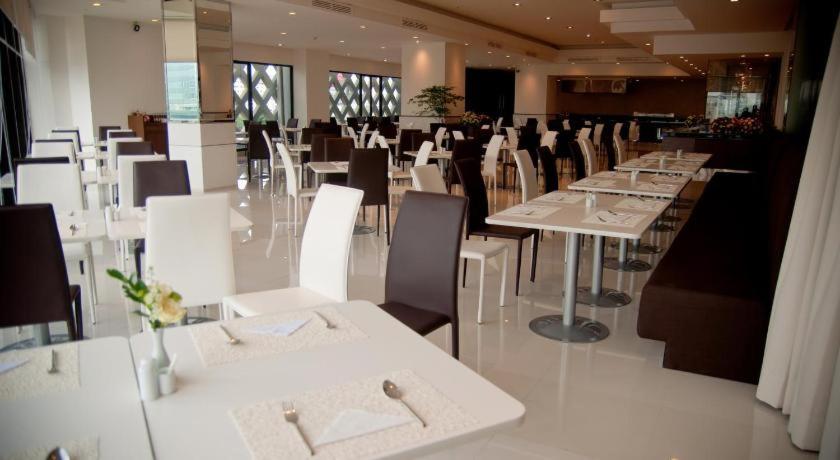 Iyarin@Tuk Chang Ratchayothin Hotel Bangkok Exterior photo